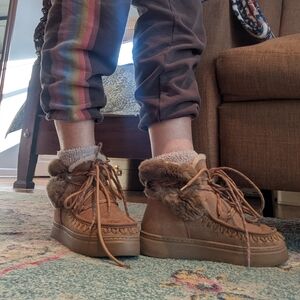 Warm Brown Ankle Boots with Fur Lining